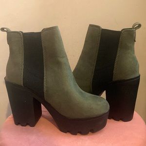 NEVER WORN SODA BOOTS